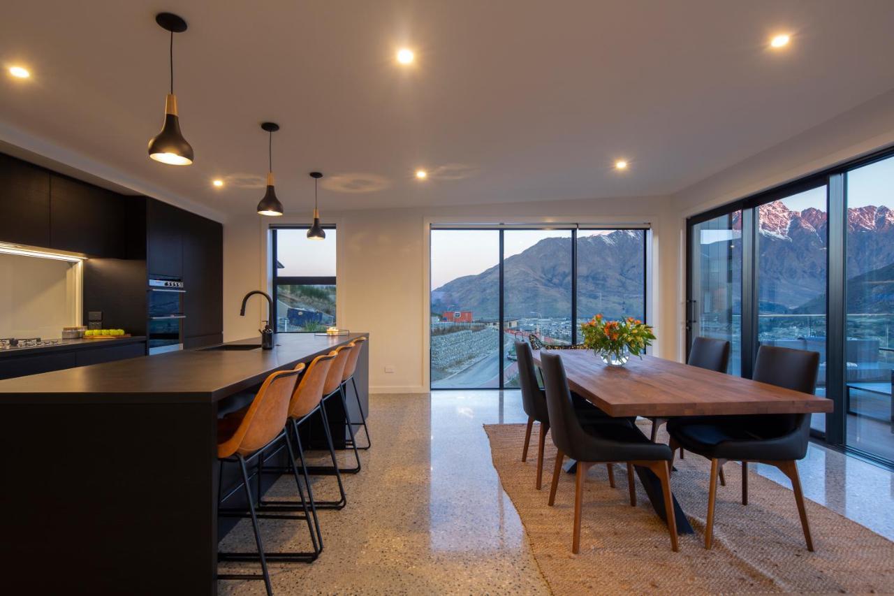 Sky Villa A Luxurious Villa Lake Views Gas Fire Queenstown Exterior photo