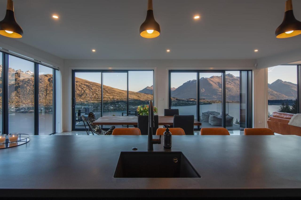 Sky Villa A Luxurious Villa Lake Views Gas Fire Queenstown Exterior photo